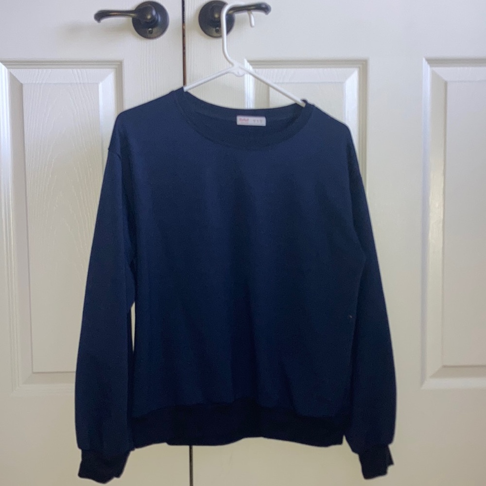 Blue Crewneck, barely worn, soft, good quality!!